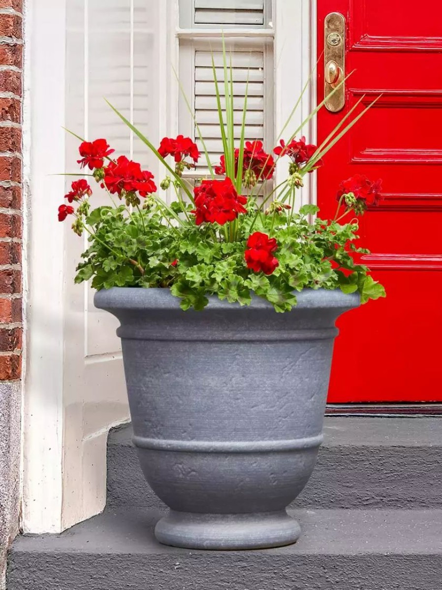 Planters & Raised Beds * | Gsc Kylemore Self-Watering Urn Planter